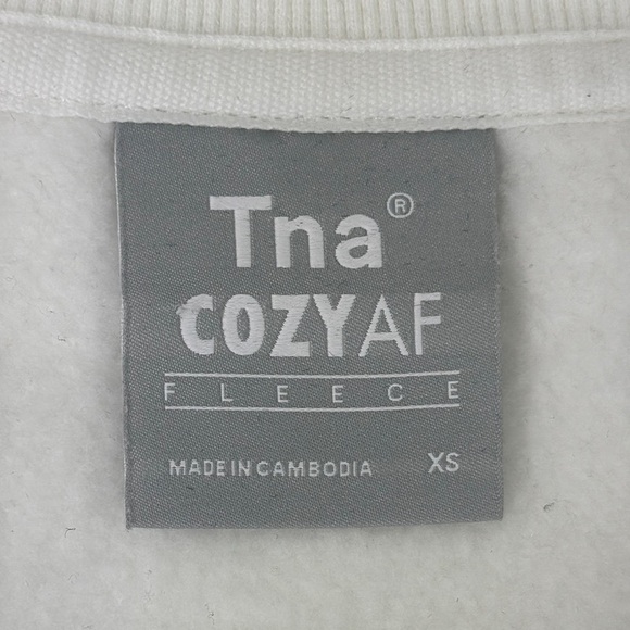 Aritzia Women's White COZY AF Sweater Vest - Picture 4 of 11